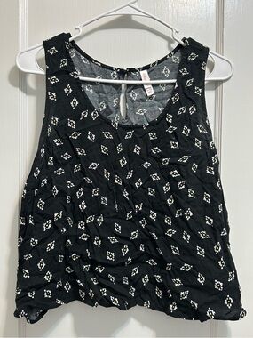 Xhilaration Black Sleeveless Tank with White and Yellow Diamond Print